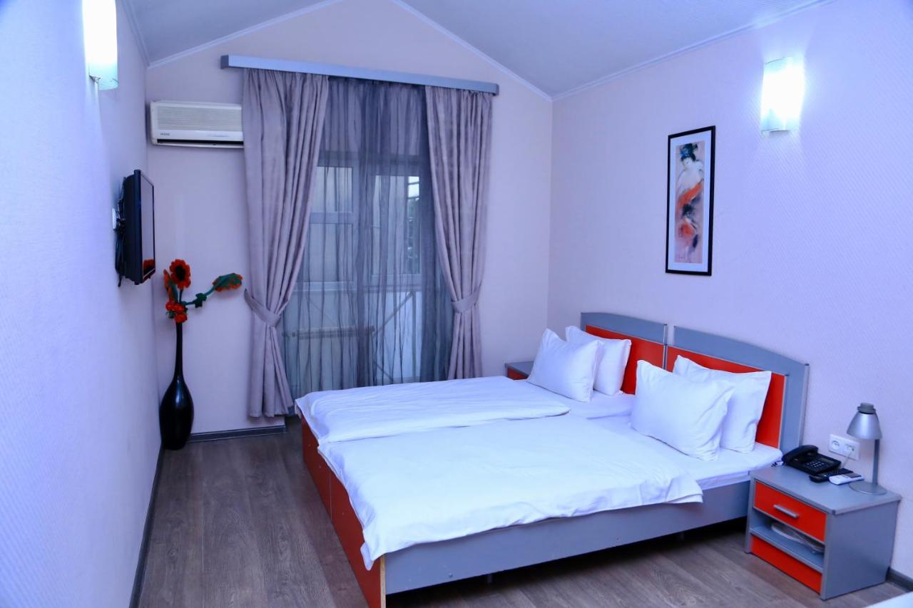Taste Tbilisi Hotel Luaran gambar